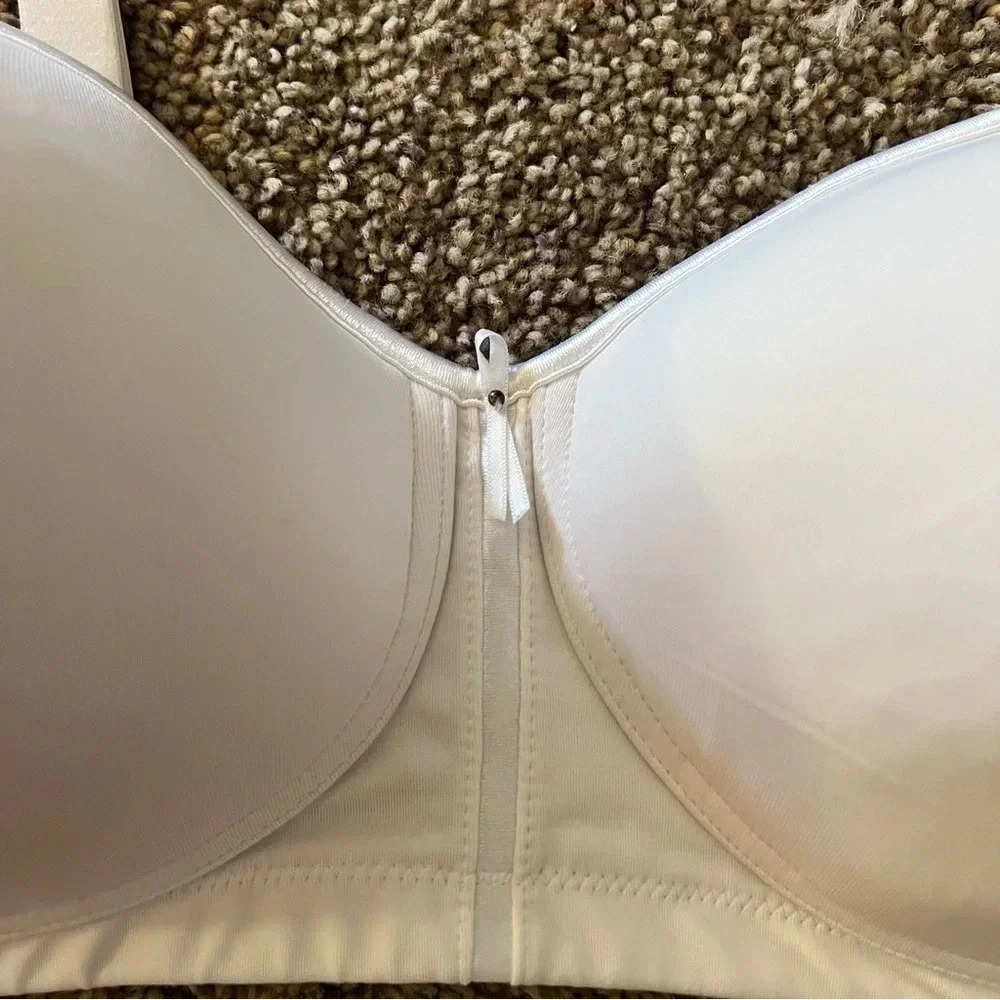 Vanity Fair Body Caress Wireless Bra 40DD 40E 72335 White Light Lined Wire Free - Picture 2 of 10